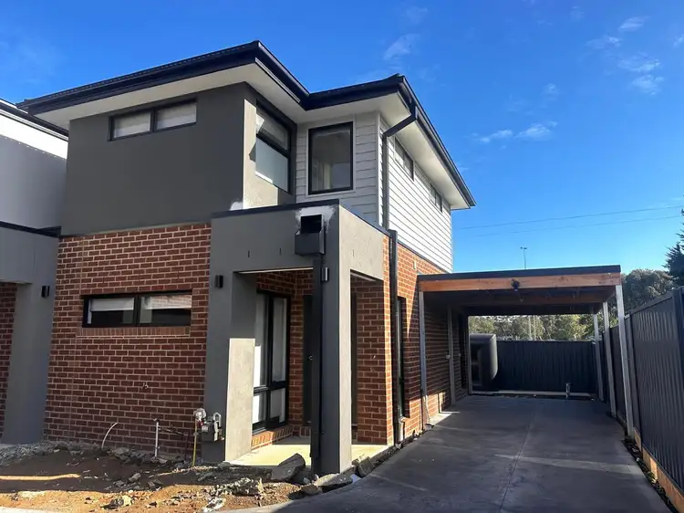 2/126 Oaktree Drive, Hampton Park VIC 3976