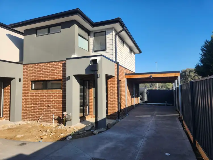 Main view of Homely townhouse listing, 2/126 Oaktree Drive, Hampton Park VIC 3976