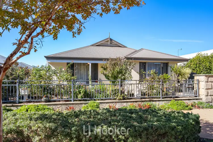 18 Mackerel Avenue