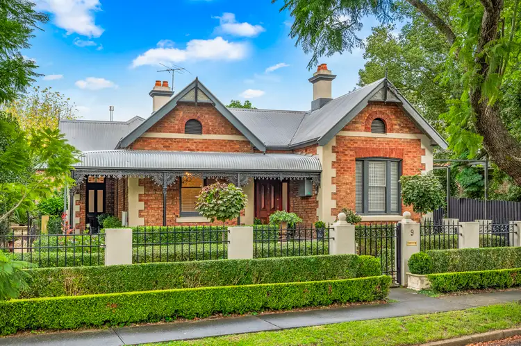 9 The Avenue, Lorn NSW 2320