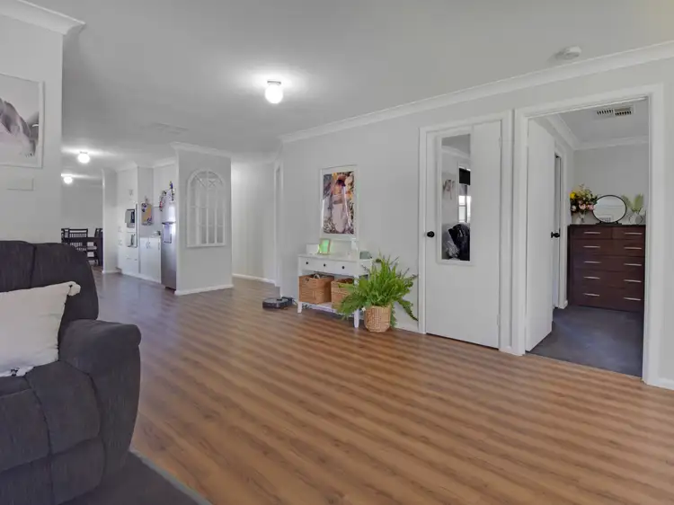 Fifth view of Homely house listing, 7 Pineview Crt, Young NSW 2594