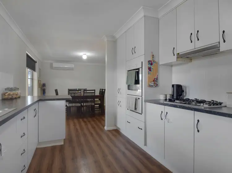 Sixth view of Homely house listing, 7 Pineview Crt, Young NSW 2594