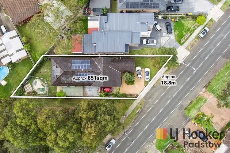 691 Henry Lawson Drive, East Hills NSW 2213