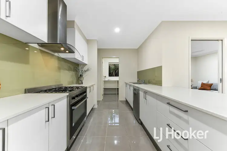 Fifth view of Homely house listing, 7 Powell Place, Pakenham VIC 3810