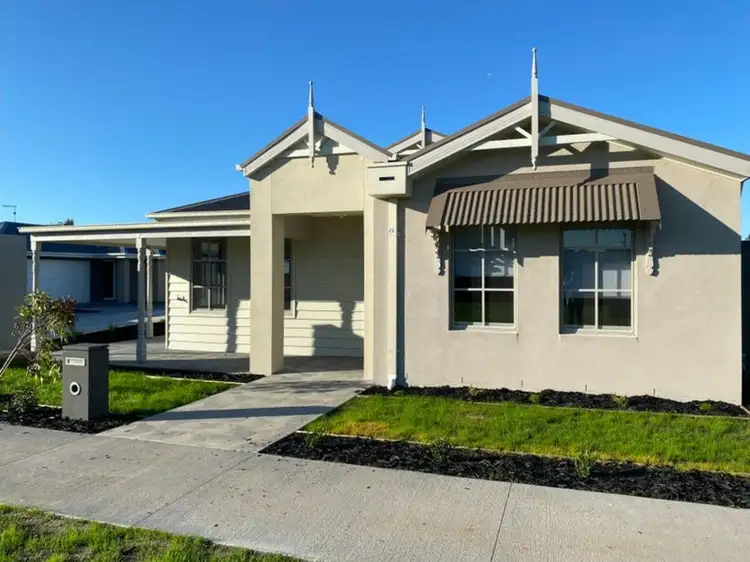 12 Manchester Circuit, Longwarry VIC 3816