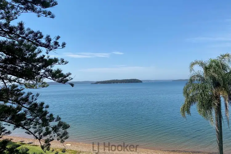 72 Beach Road, Wangi Wangi NSW 2267