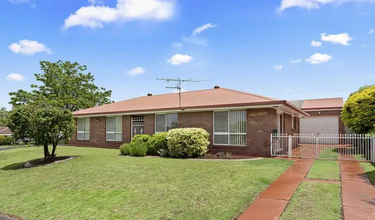 33 Miranda Drive, Wilsonton Heights QLD 4350