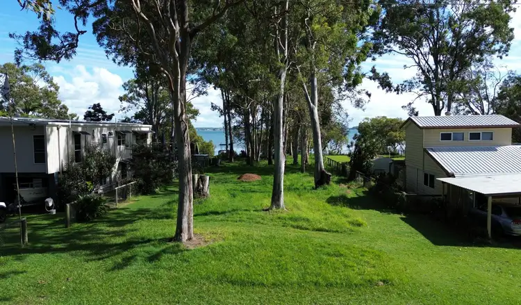 8 Attunga Street, Macleay Island QLD 4184