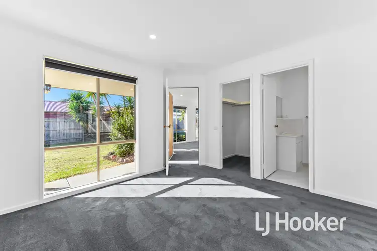 Sixth view of Homely house listing, 8 Cumquat Court, Cranbourne North VIC 3977