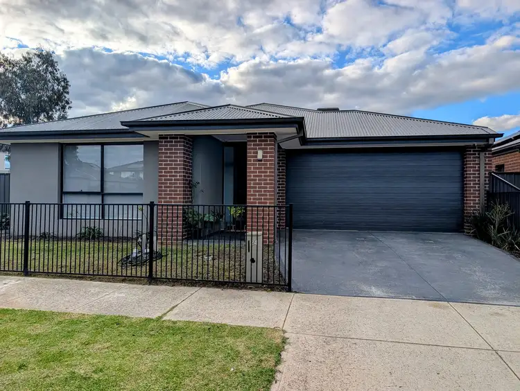 24 Whitfield Crescent, Craigieburn VIC 3064