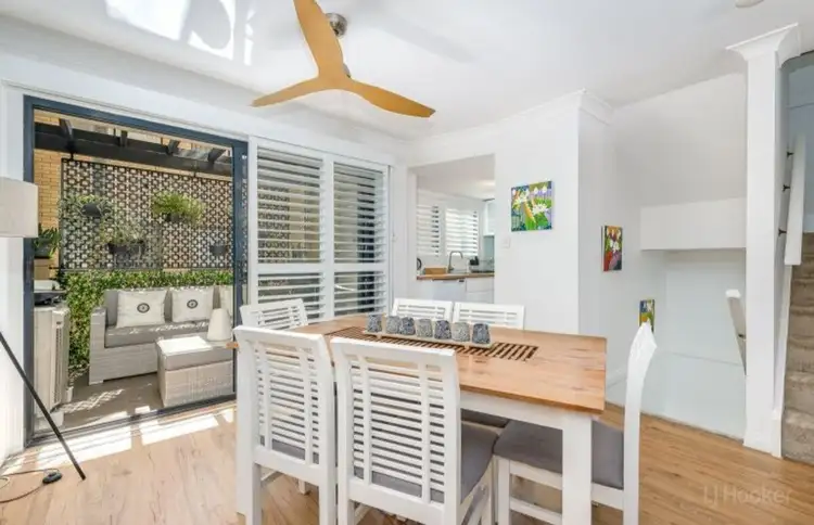 4/23 Bath Street, Labrador QLD 4215