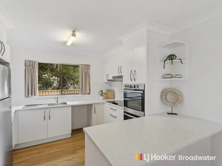 2/209 scarborough Street, Southport QLD 4215