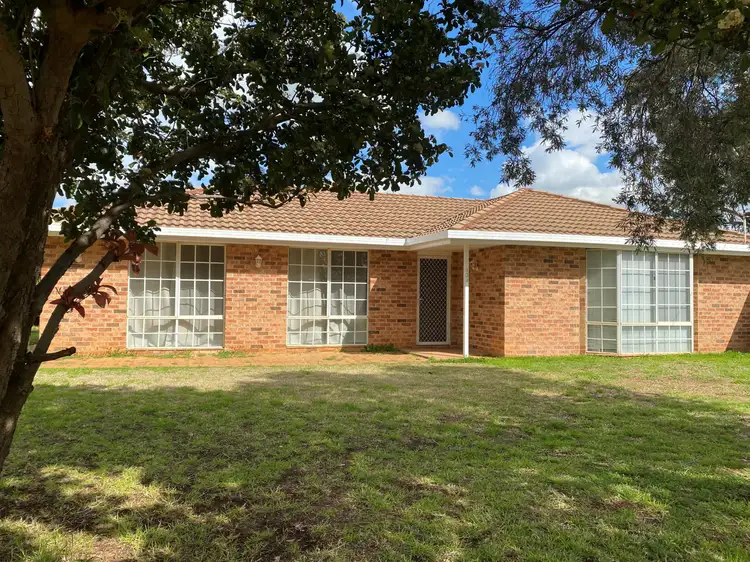 134 Moss Avenue, Narromine NSW 2821