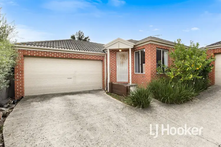 2/27 Silver Gum  Drive, Pakenham VIC 3810