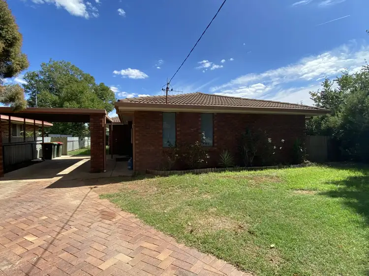 129 Moss Avenue, Narromine NSW 2821
