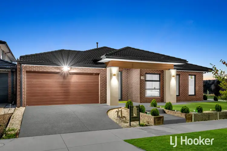 17 Liwen Street, Clyde North VIC 3978