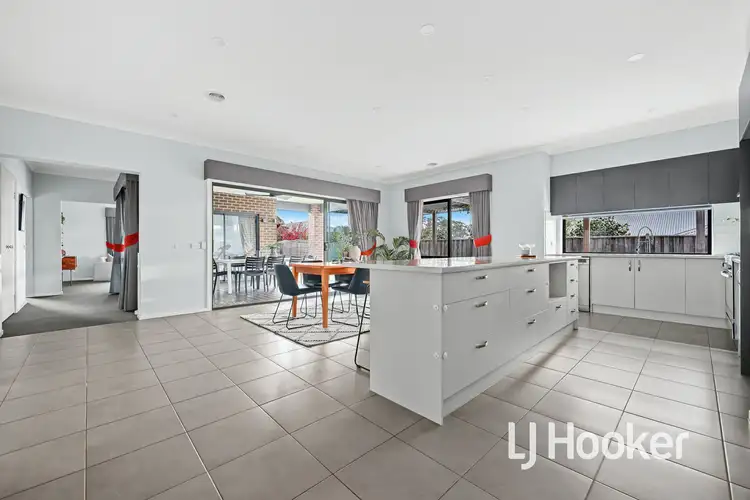 Fifth view of Homely house listing, 10 Bunyip Drive, Drouin VIC 3818