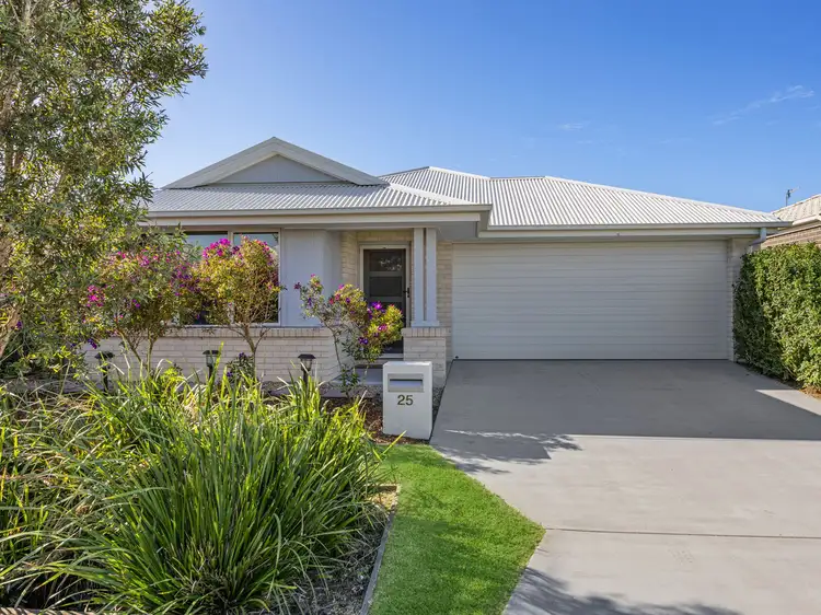 25 Jeanine Crescent