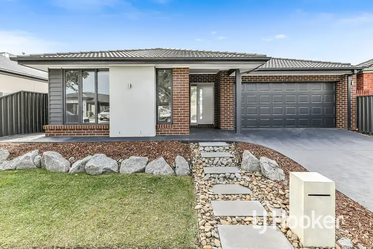 41 Revelstoke Crescent, Pakenham VIC 3810