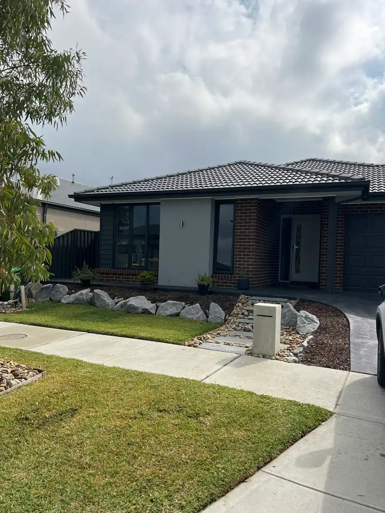 41 Revelstoke Crescent, Pakenham VIC 3810