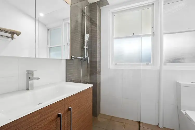 Fifth view of Homely unit listing, 2/25 Seabeach Avenue, Mona Vale NSW 2103