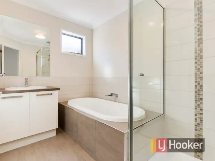 Fifth view of Homely house listing, 127 Scotsdale Drive, Cranbourne East VIC 3977