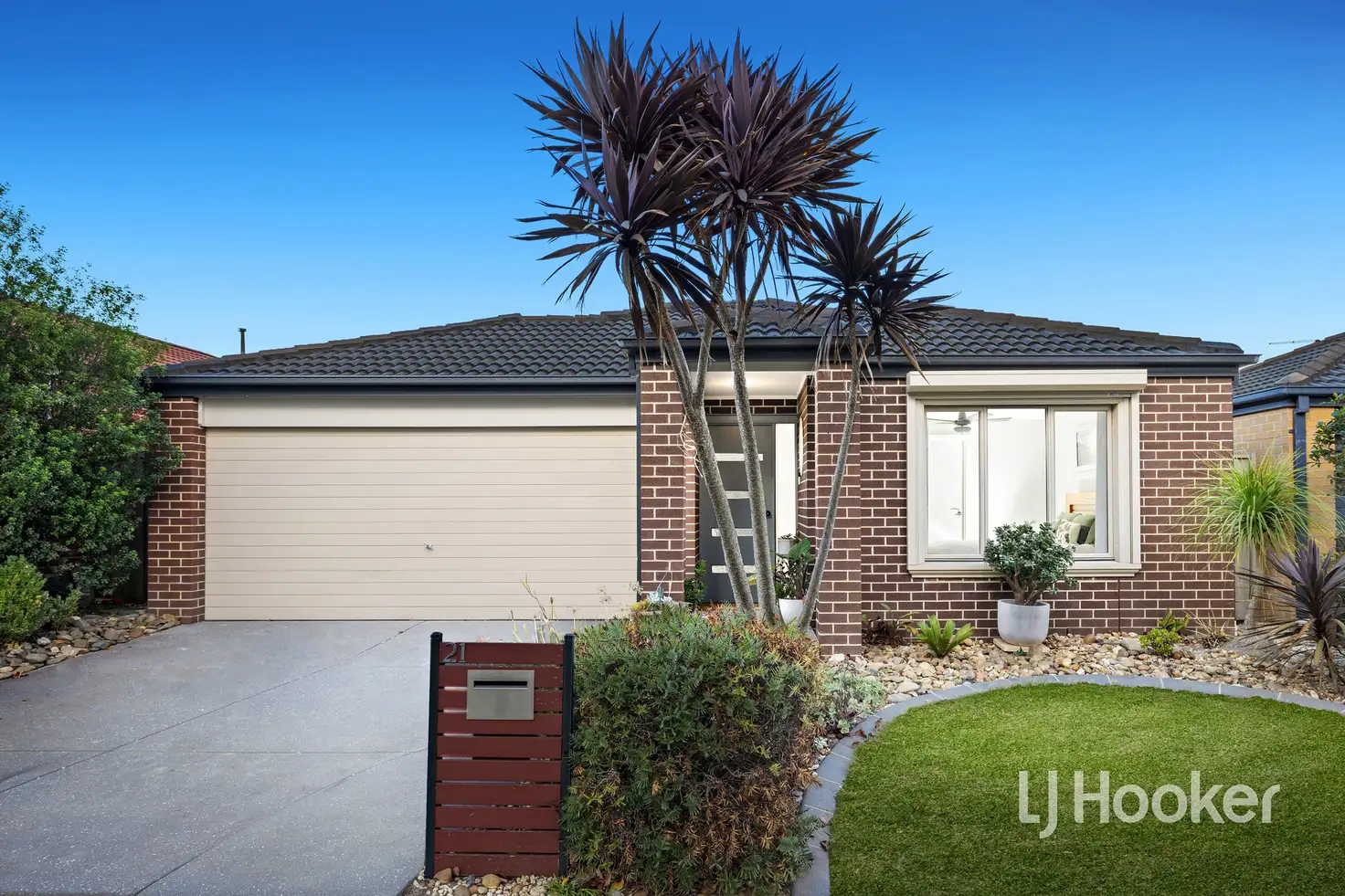 Main view of Homely house listing, 21 Bianca Crescent, Cranbourne North VIC 3977