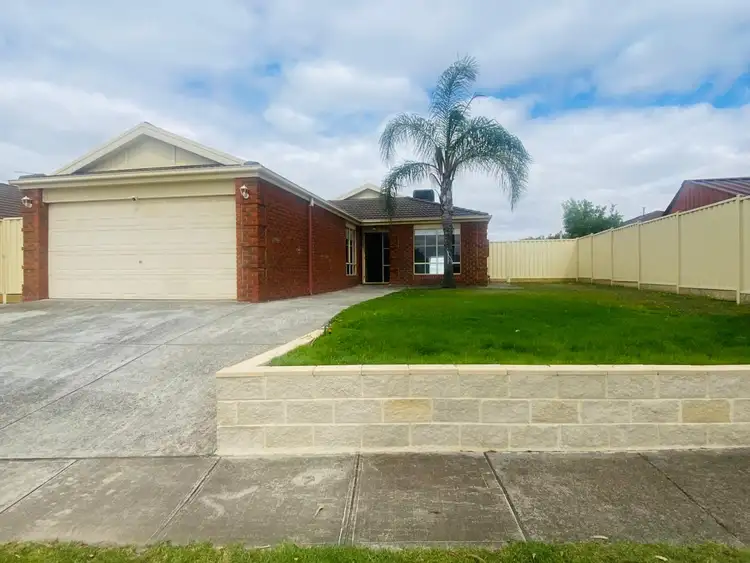 33 Southern Cross Drive, Roxburgh Park VIC 3064