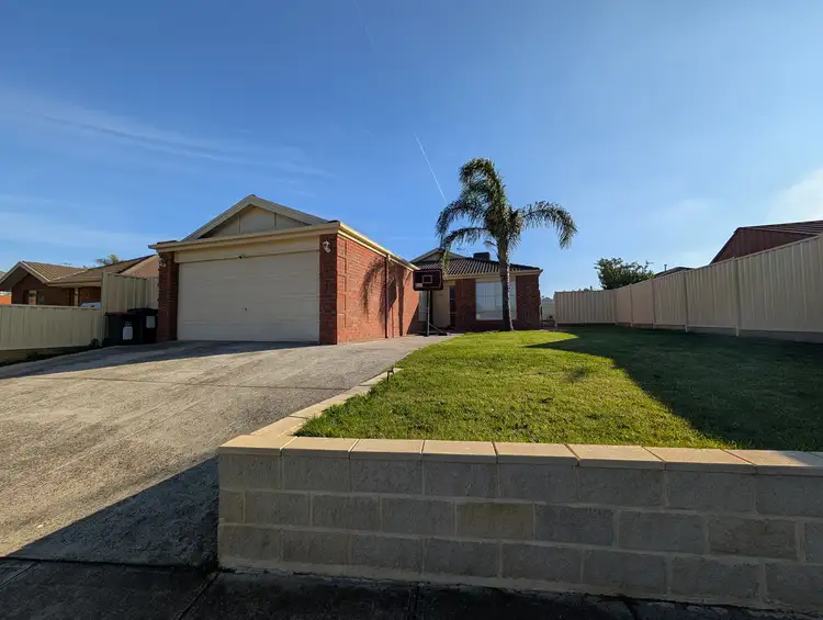 33 Southern Cross Drive, Roxburgh Park VIC 3064