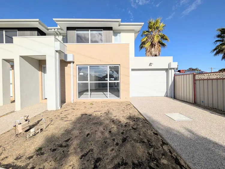 21 Farnborough Avenue, Craigieburn VIC 3064