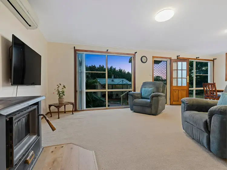 Fifth view of Homely house listing, 7 Caliente Crescent, Macquarie Hills NSW 2285