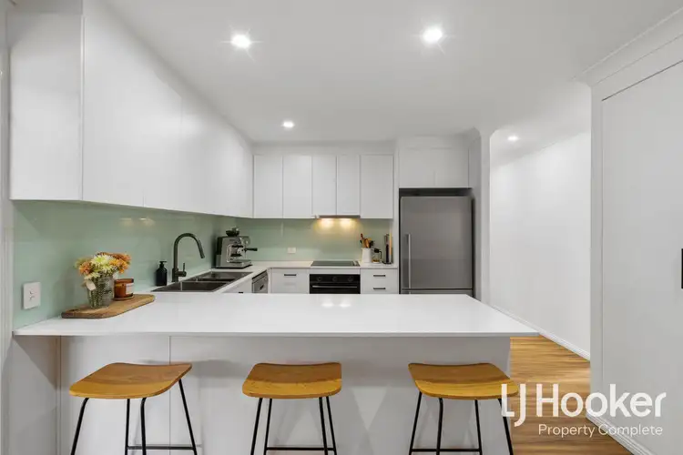 6 Paroo Place, Hillcrest QLD 4118