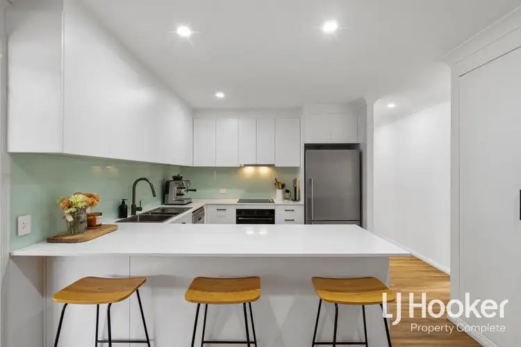 6 Paroo Place, Hillcrest QLD 4118