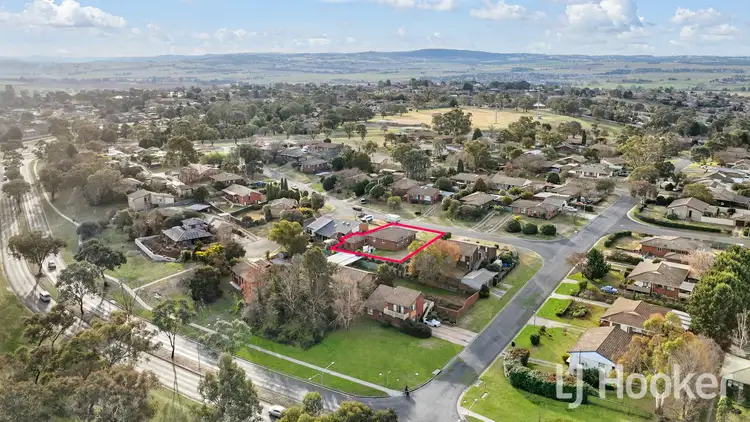 4 Bassett Drive, West Bathurst NSW 2795
