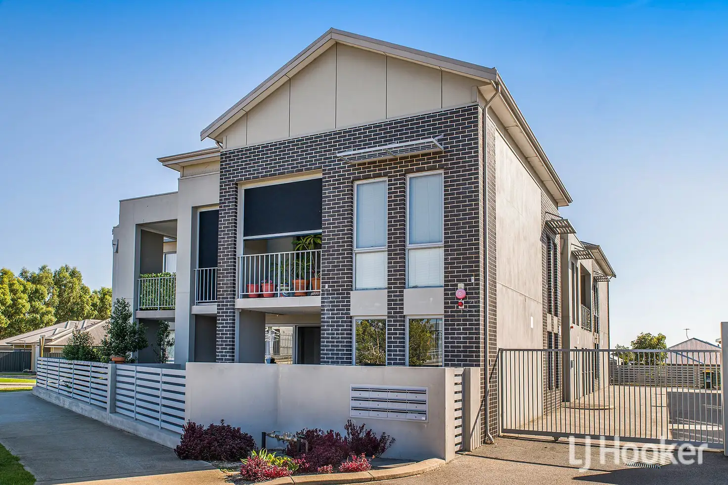 Main view of Homely unit listing, 1/35 Honeywood Avenue, Wandi WA 6167