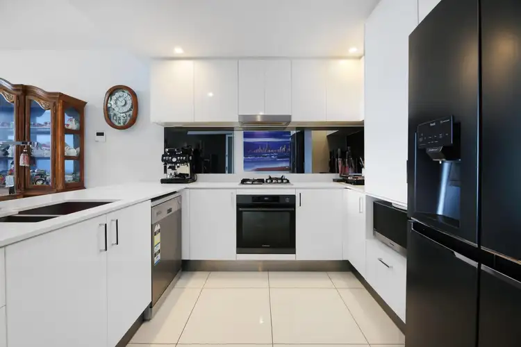 21204/5 Harbour Side Court, Biggera Waters QLD 4216
