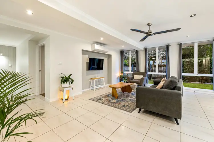 10 Hickory Street, Holloways Beach QLD 4878