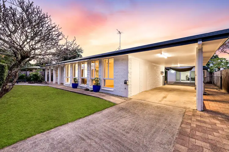 10 Hickory Street, Holloways Beach QLD 4878