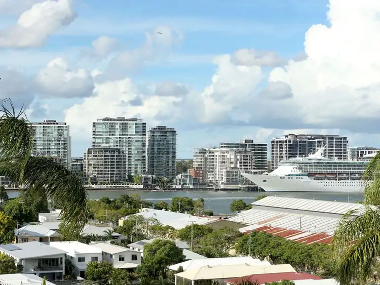Main view of Homely unit listing, Unit 9/26 Wordsworth Street, Bulimba QLD 4171