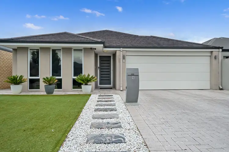 4 Serisier Parkway, Queens Park WA 6107