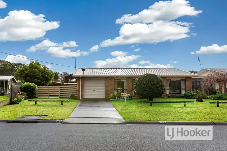 2/33 Newton Close, Paynesville VIC 3880