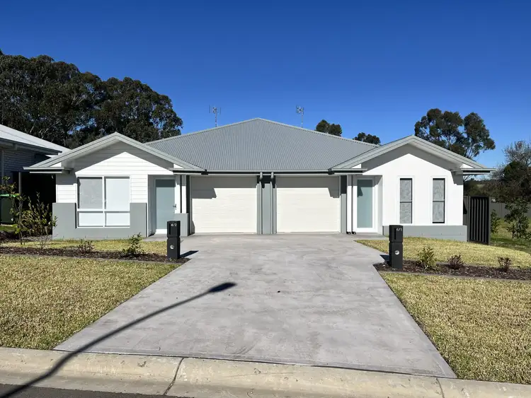 1 & 2/4 Guardsman Grove, Lochinvar NSW 2321