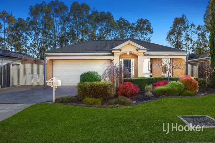 16 Dutton Close, Lynbrook VIC 3975