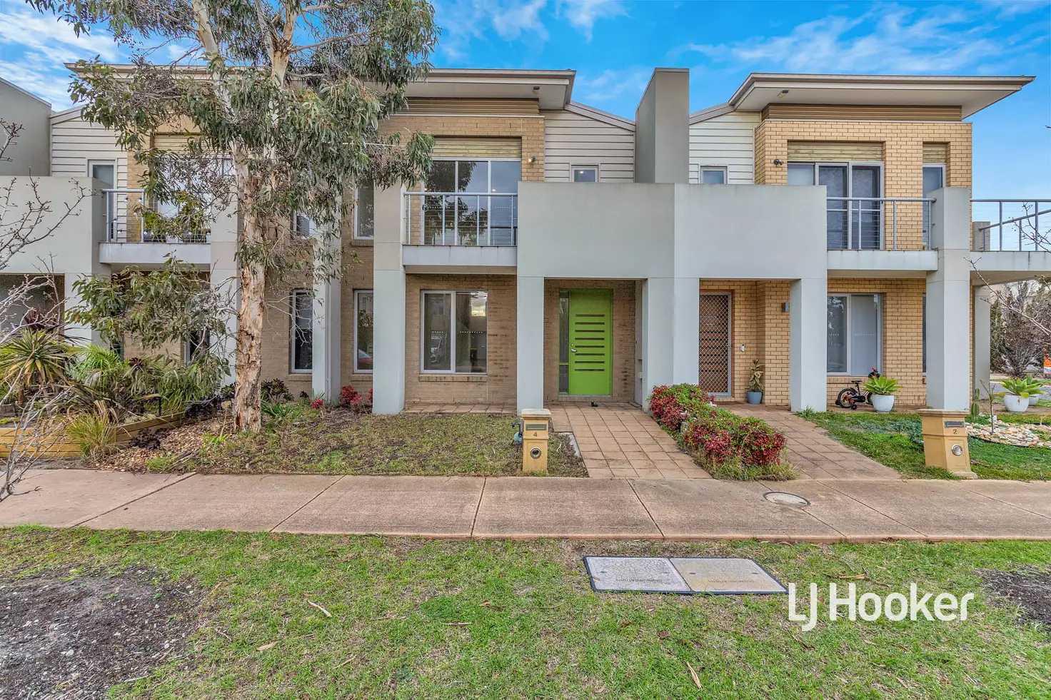 Main view of Homely townhouse listing, 4 Broadbeach Circuit, Sanctuary Lakes VIC 3030