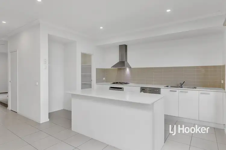 Fifth view of Homely townhouse listing, 4 Broadbeach Circuit, Sanctuary Lakes VIC 3030