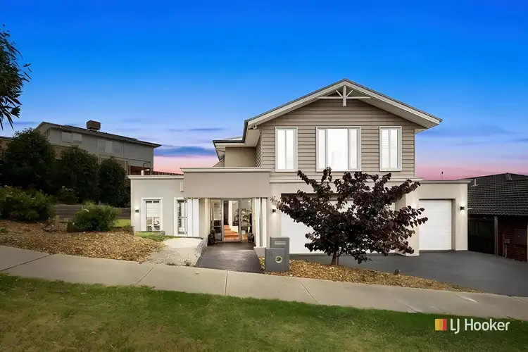 8 Skyline Drive, Officer VIC 3809