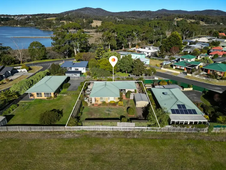 Unit 2/2 Heather Place, St Helens TAS 7216