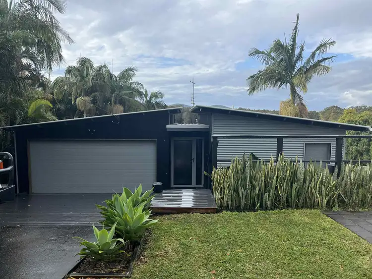 100 Seabreeze Parade, Green Point NSW 2428