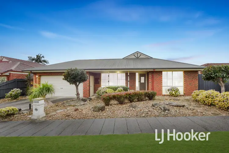 34 Hutchinson Drive, Lynbrook VIC 3975