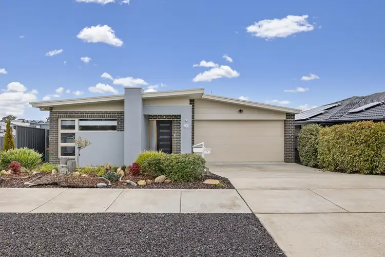 7 Bronhill Street